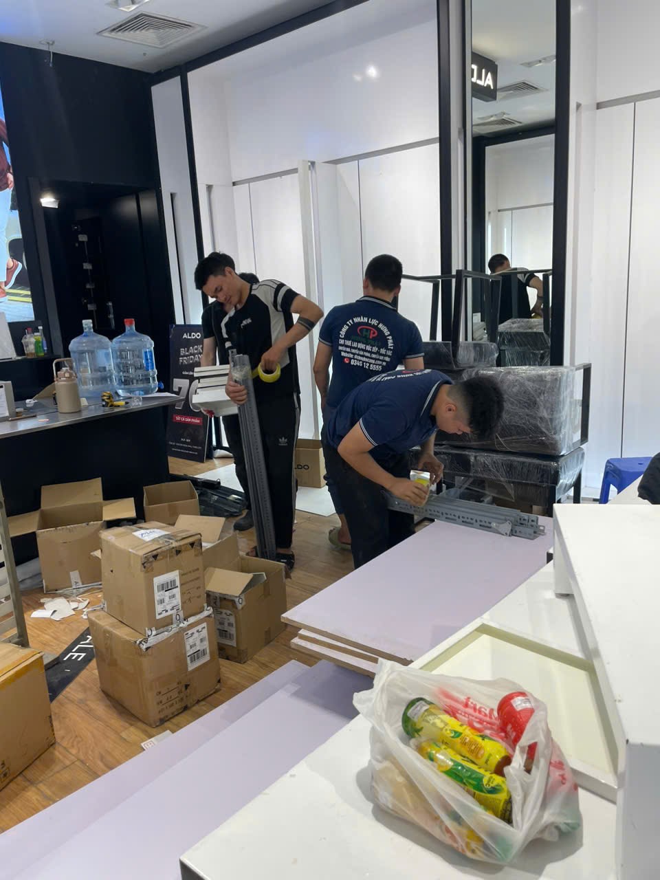 Lao động phụ kho, sắp xếp hàng hóa chuyên nghiệp- Hưng Phát
