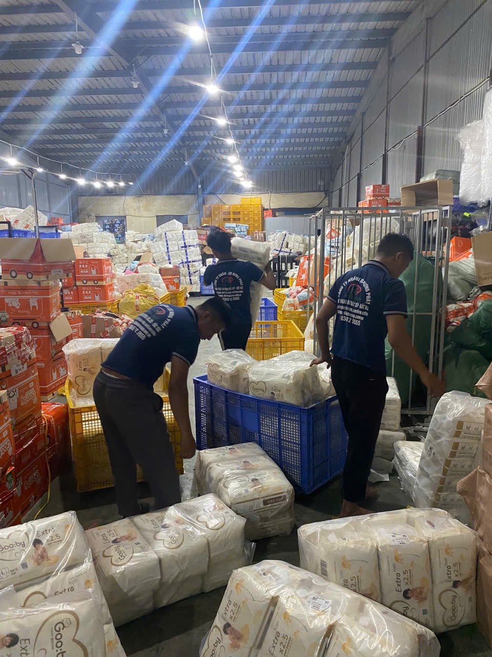 So sánh Tự tuyển lao động hay thuê ngoài? Giải pháp tối ưu cho doanh nghiệp TPHCM