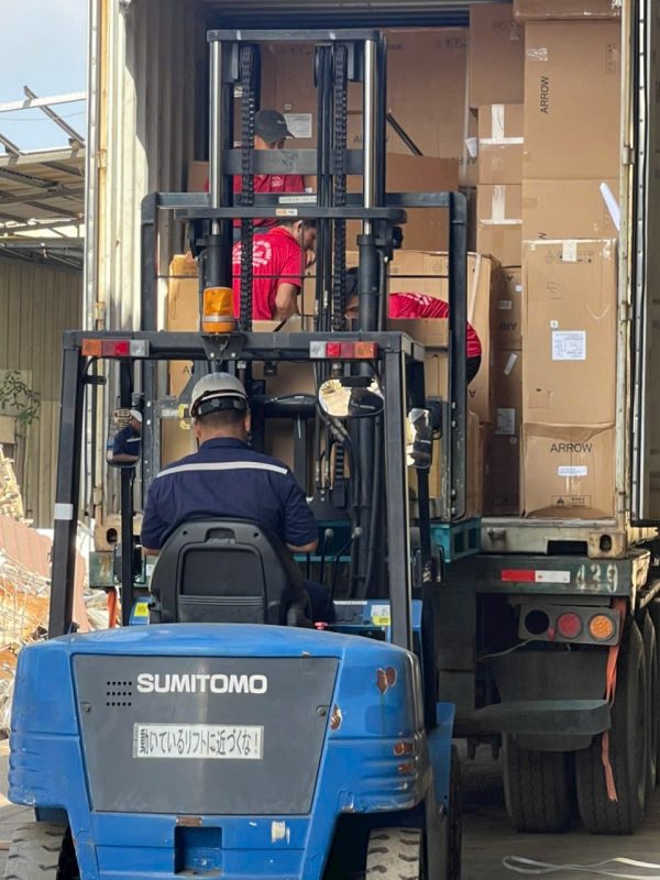 Bốc xếp hàng hóa xe nâng hàng chuyên nghiệp